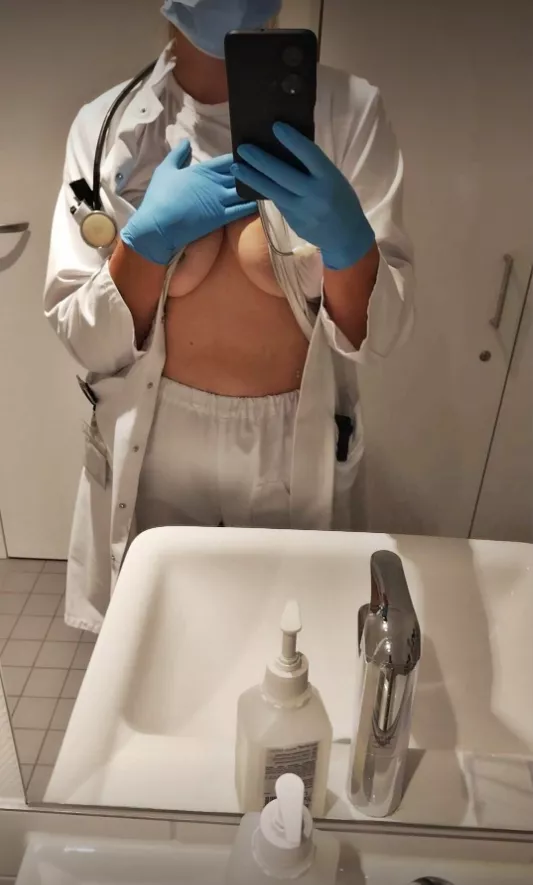 Wanna come over and suck on them tits ? Im bored.