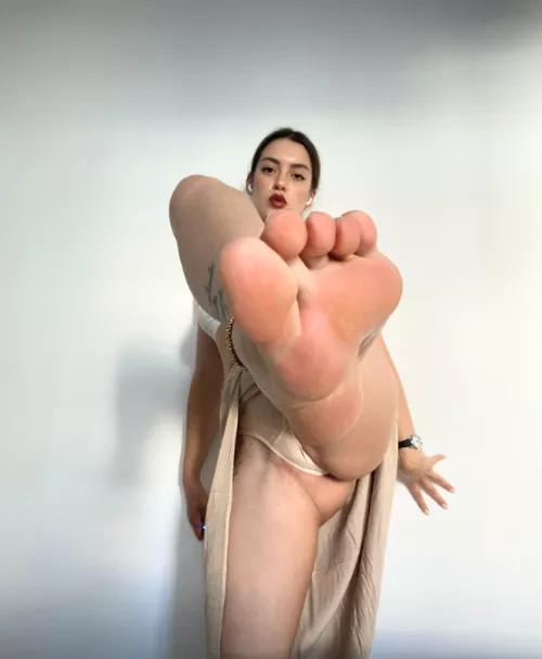 who want my feet on the face?