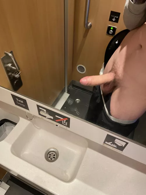 19 twink, looking for college bros to jerk off with, straight+ + @matejjac0