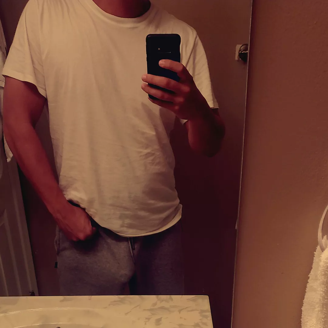 [23] Let's see who the bigger man is