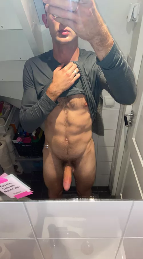 24 dom looking for 18-24 twink subs. Show face and preferably smooth. Uncutboywonder