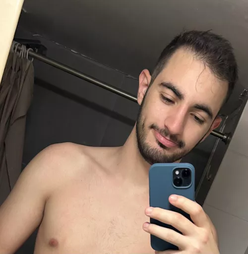 24 new in Netherlands looking ti meet new people anyone around ?