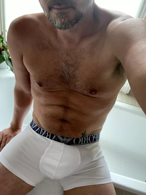 [45] anyone here like a dad bulge?