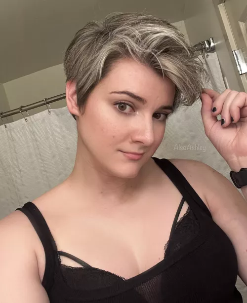 All these years being a Femboy and finally starting to grow my hair out now 😂 I'll get there...