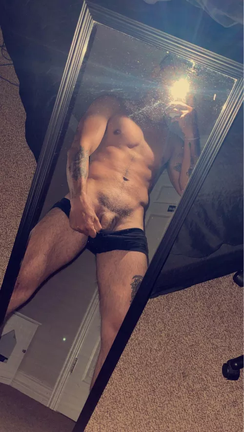 Any 18 or 19 yr old girls want to worship me😈👅🔥