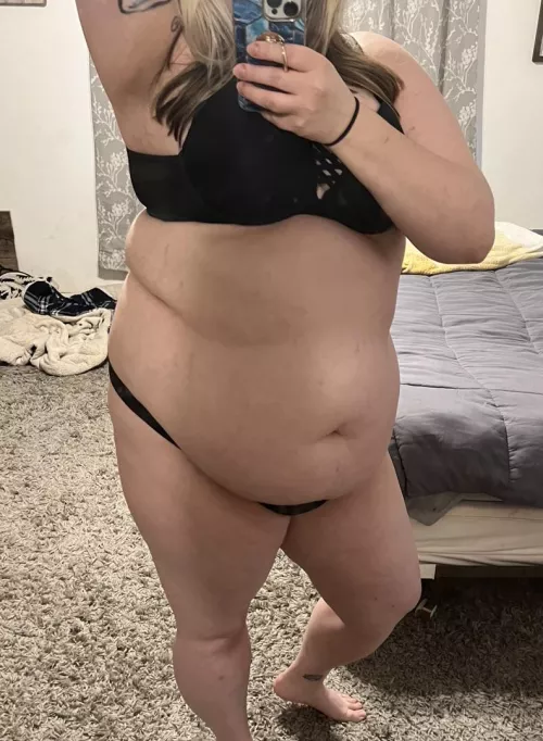 Chubby tummy and stretch marks 🥺