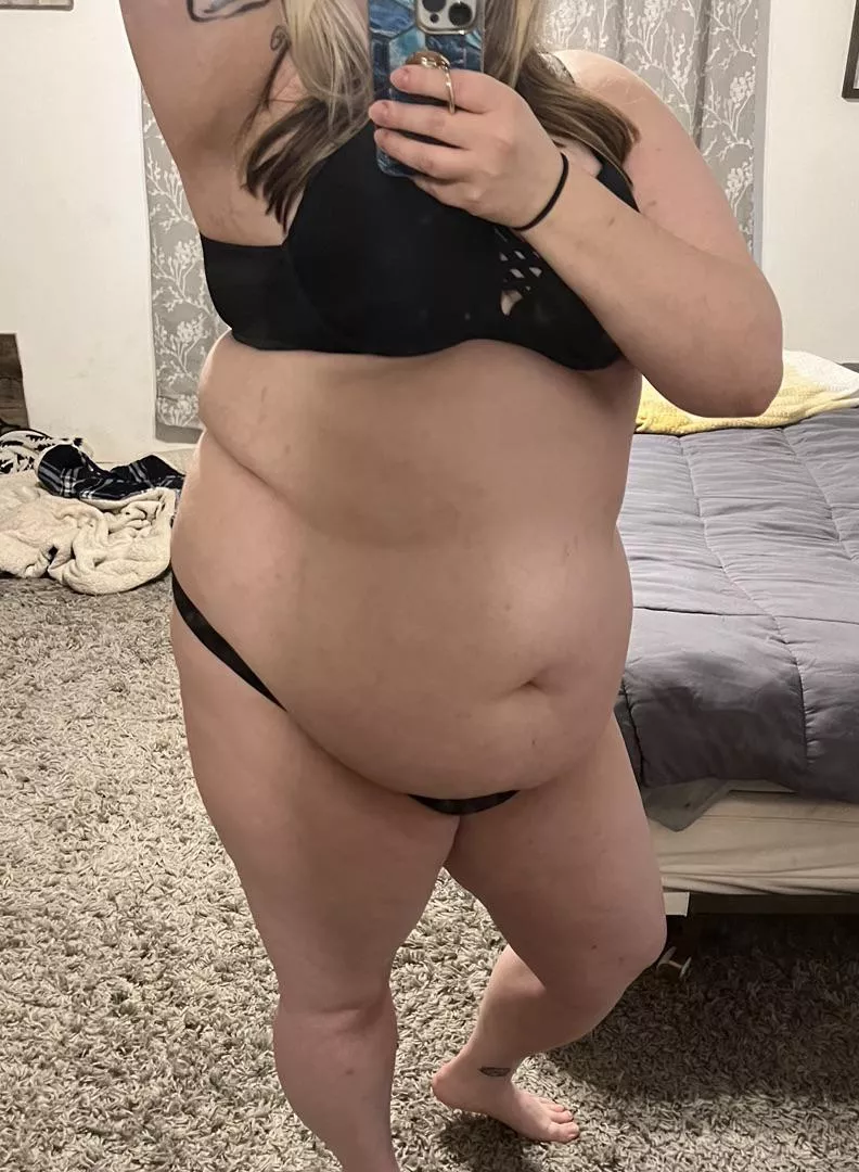 Chubby tummy and stretch marks 🥺