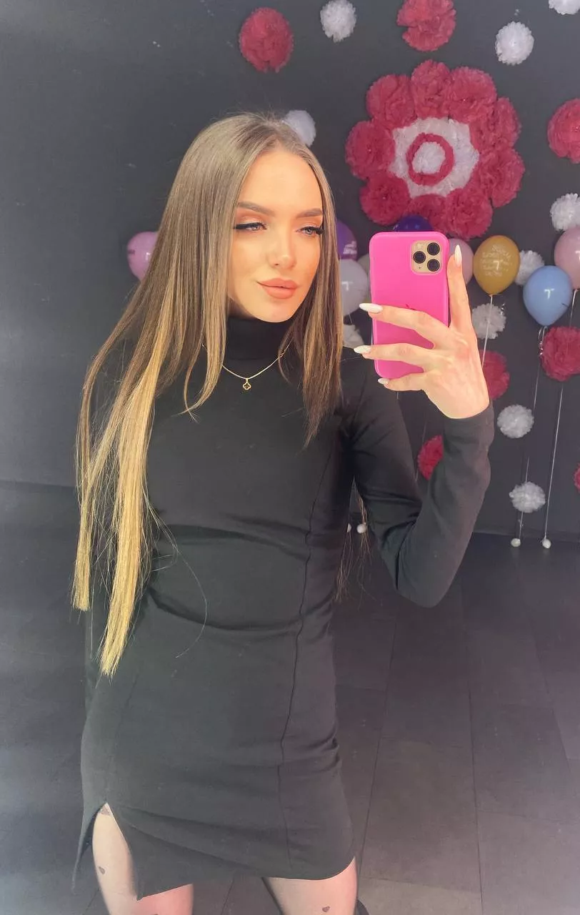 do I look cute in my Black tight dress