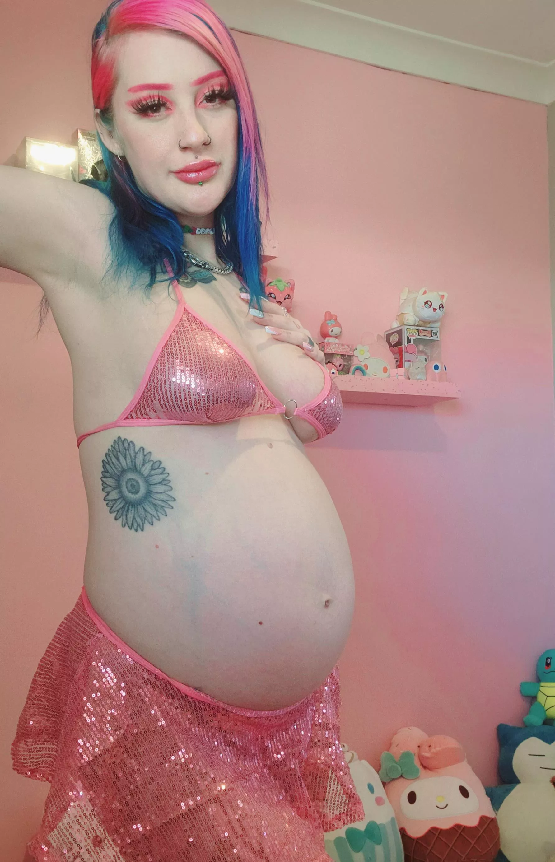 ever seen a egirl with a big pregnant belly?🤭