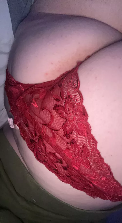 first ten people to comment gets a boobie or butt pic :3