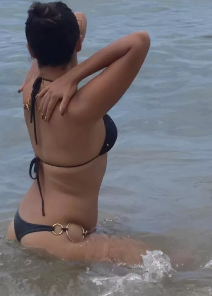 How does the black bikini look on me?