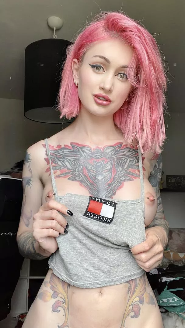 Is this little girl even legal?