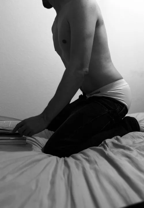 Just me, relaxing, having a good ol‘ read. Guess the title of the book!