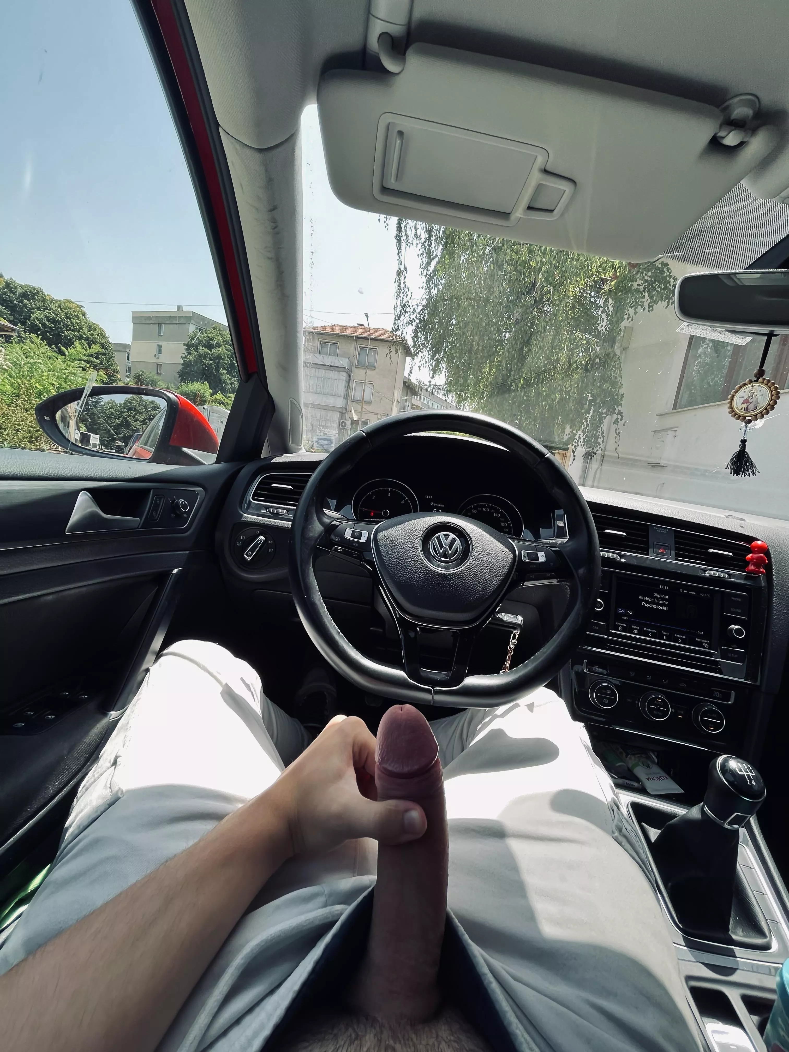 Wanna have fun in the car?😏