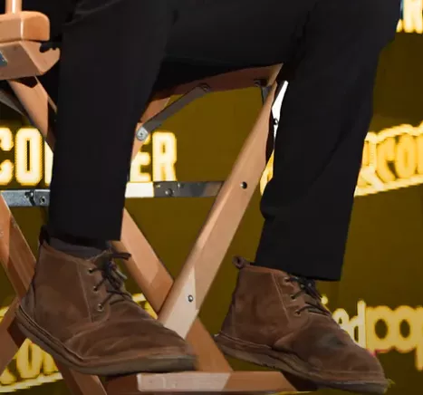 What mid lace up boots is Keanu wearing to this panel?