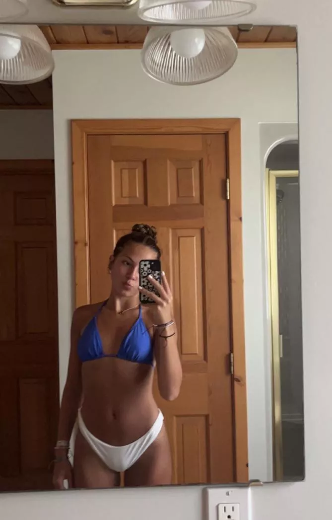 Blonde with a Cameltoe in a Bikini