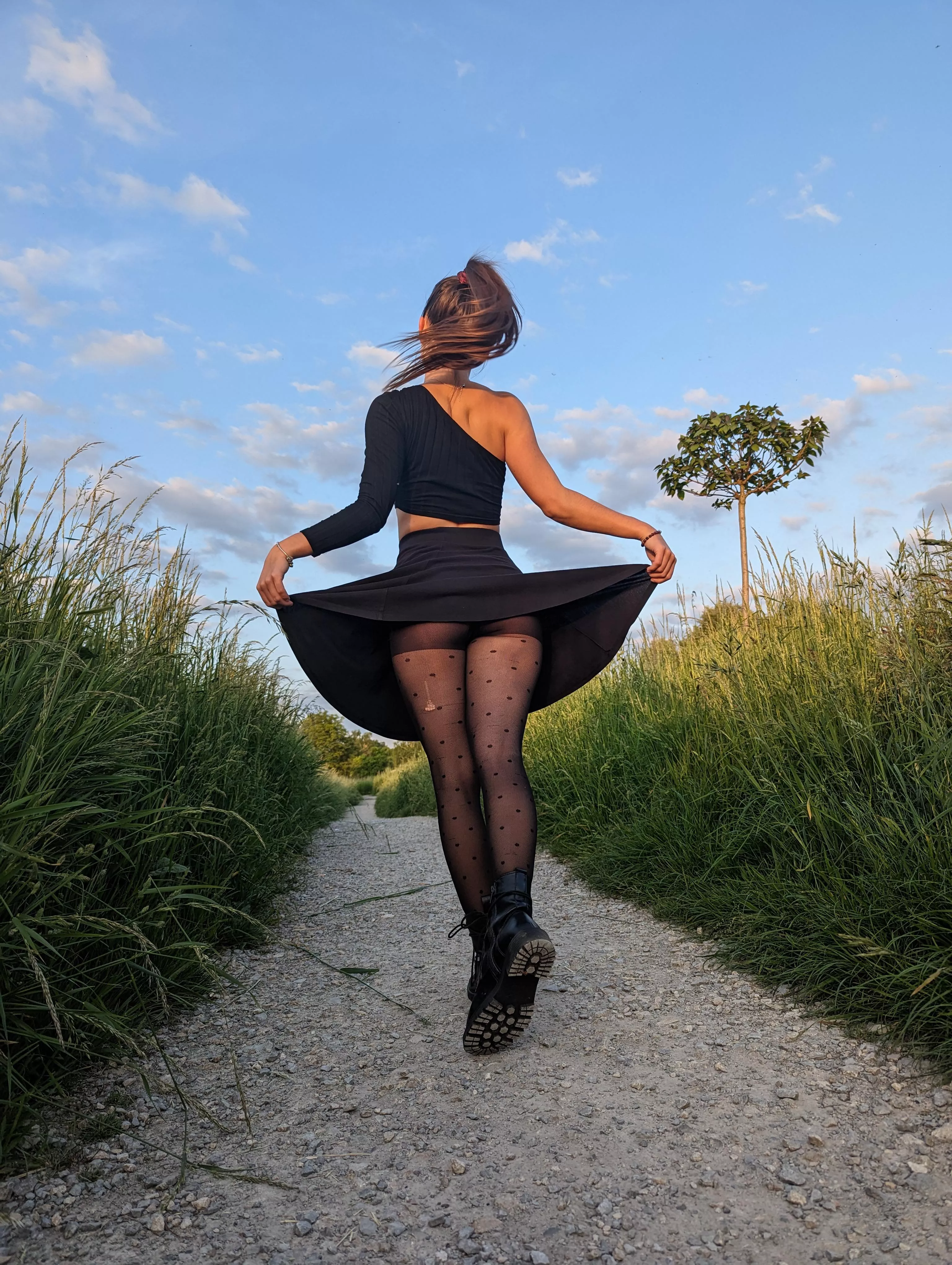 For my walks I wear pantyhose without panties