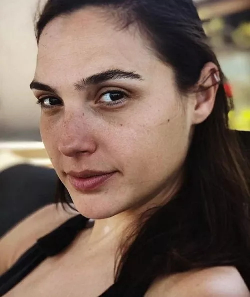 Gal Gadot no makeup