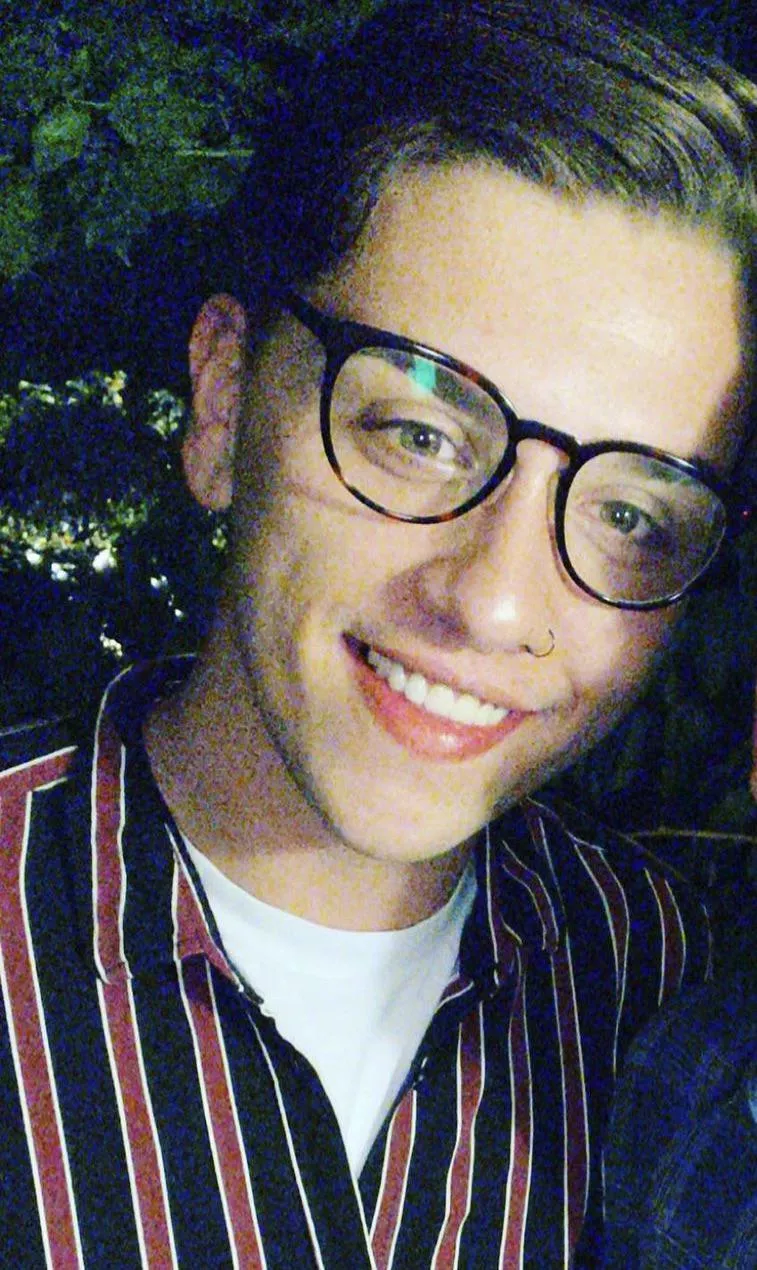 Hey! Hope everyone’s having a nice day! 28 male here hit me up if you want to chat! :)