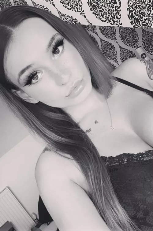 Mommy dom looking for a male sub who is open to exploring