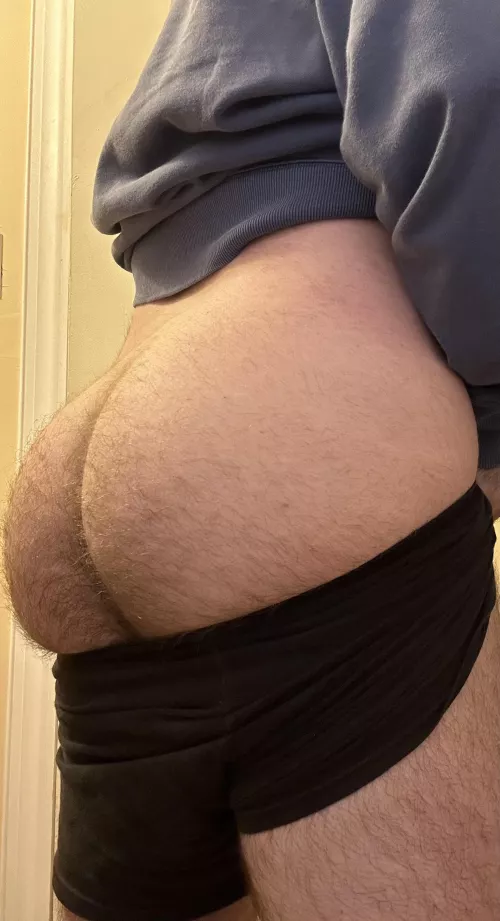 [24] Appreciating the love I’ve gotten by sharing more ass pics 😘