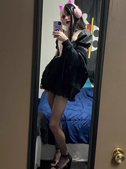 Do I make a good gamer girlfriend?