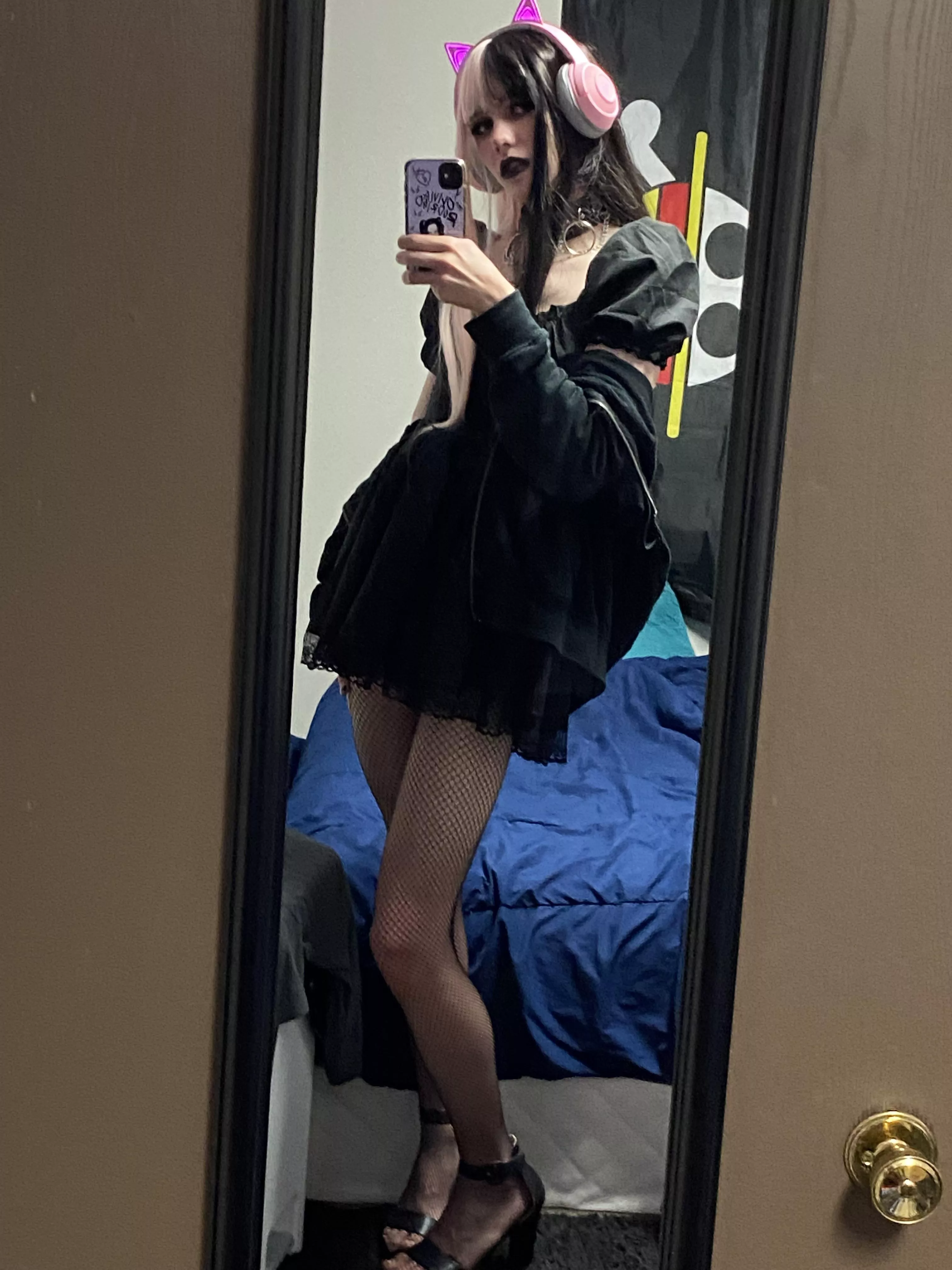 Do I make a good gamer girlfriend?