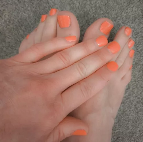 Do you like this colour on me?