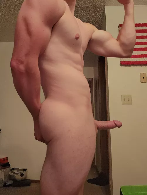 Does anyone even like buff guys anymore?