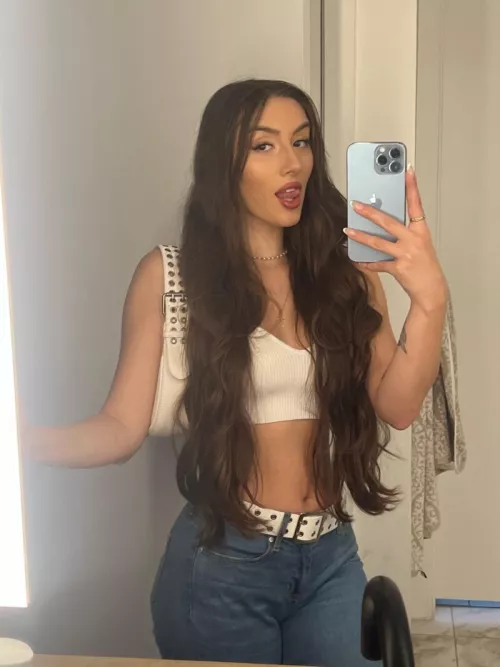 Here's another crop top pic from your favorite girl ♥️