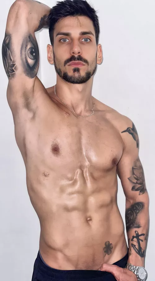 Hi 😃 like my tattoos?