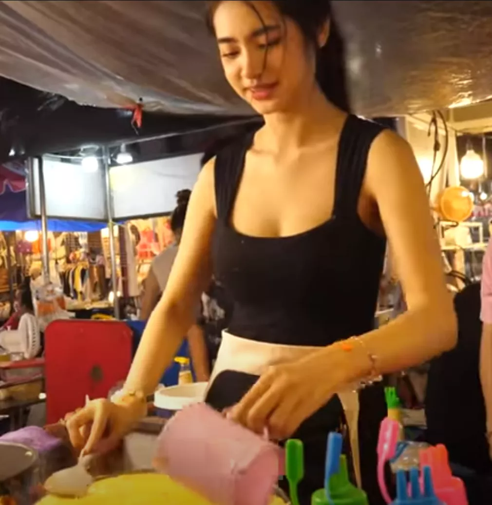 Laos Omelet Girl - Laos Street Food Market