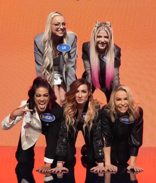 Liv, Alexa, Bayley, Becky, Nattie (Family Feud)