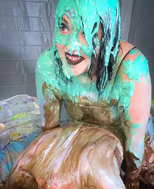 Messy pegging fun 😏💦