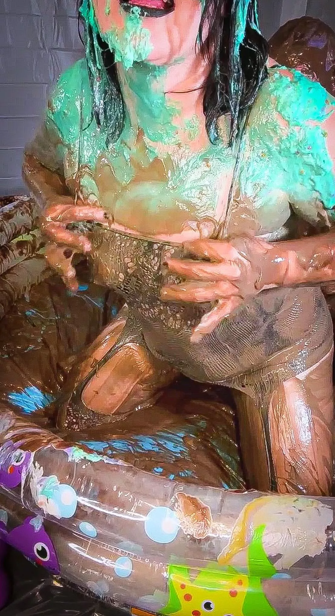 Peeling this off was just as fun as getting it messy 💦💙🤎