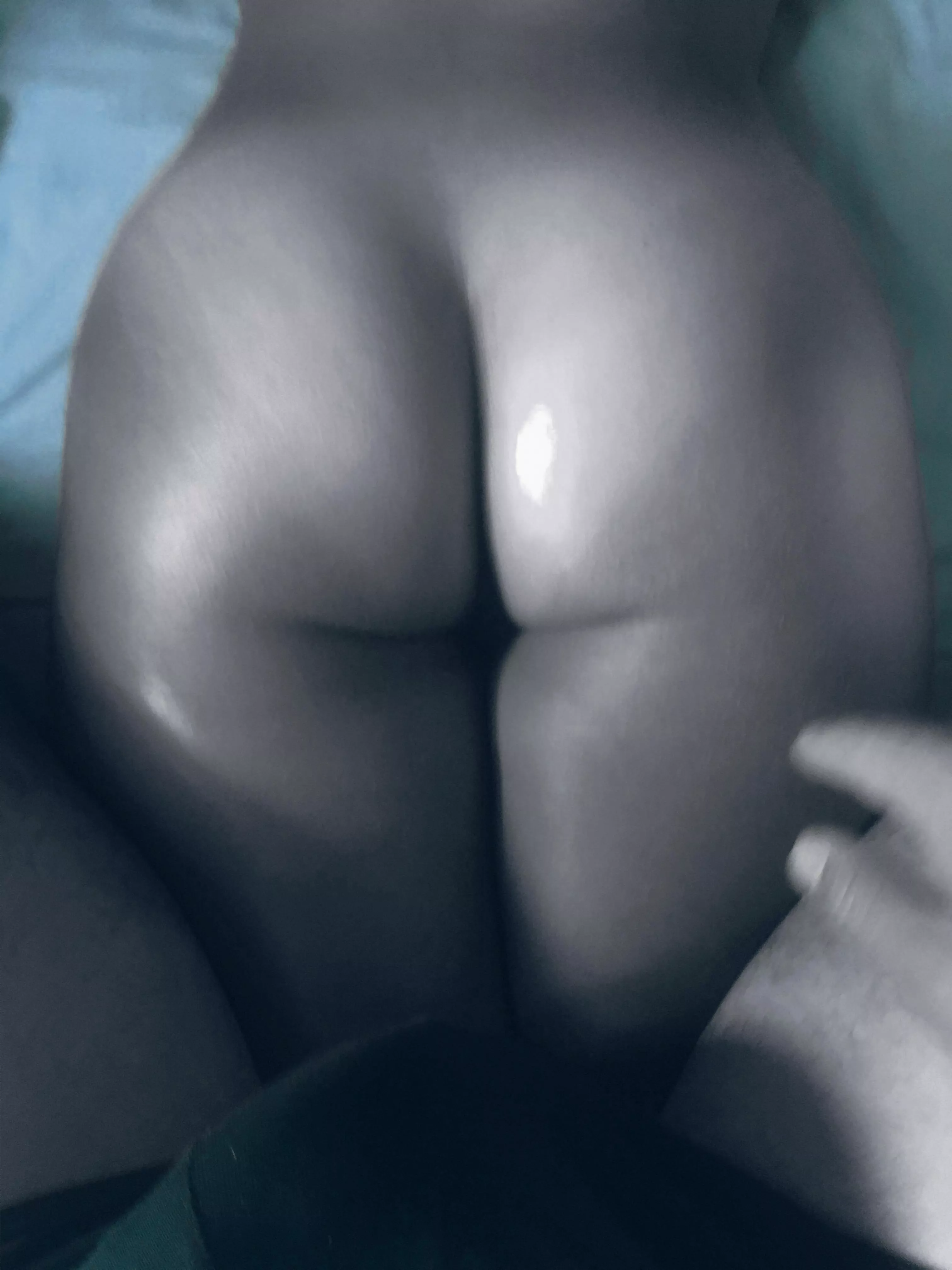 small massage before prone bone. Dm me for more 🍑🍆 how do you like my ass ?