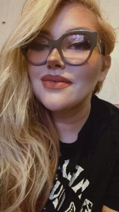 Would you like to mess up my lipstick?