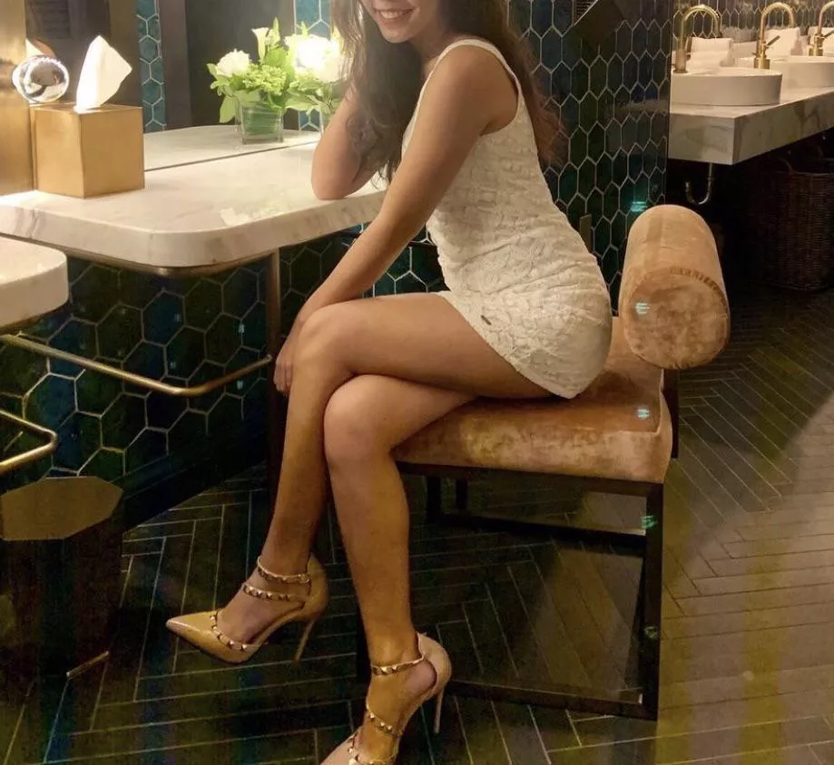 18f. not wearing panties 😉