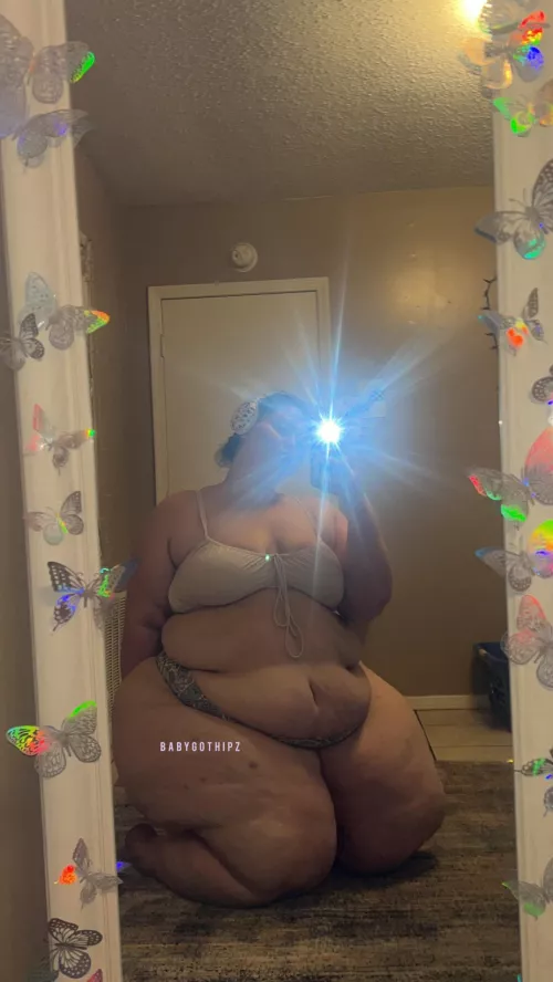 19 and already so thick and sexy 😈✨