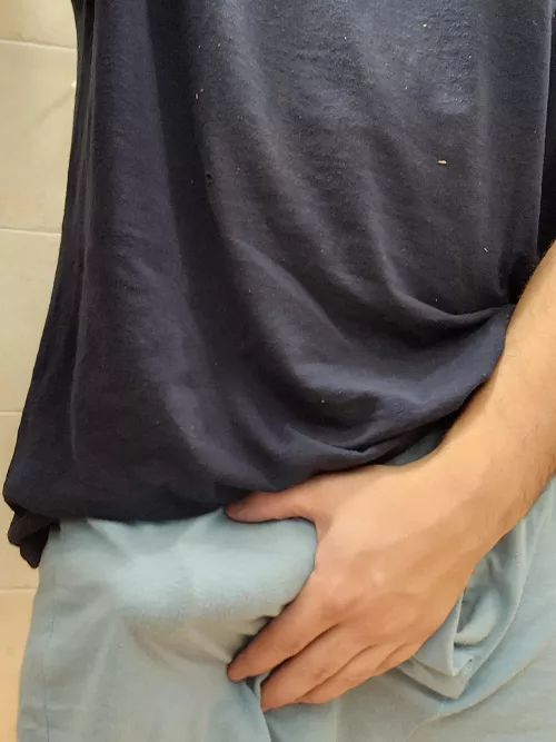 Exhausting night at work, who wants to help me relax by letting me cum down their throat?