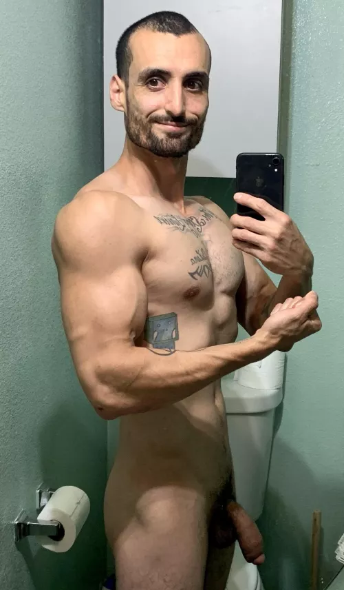 got a tan and good pu[m]p today im happy , lets have fun?