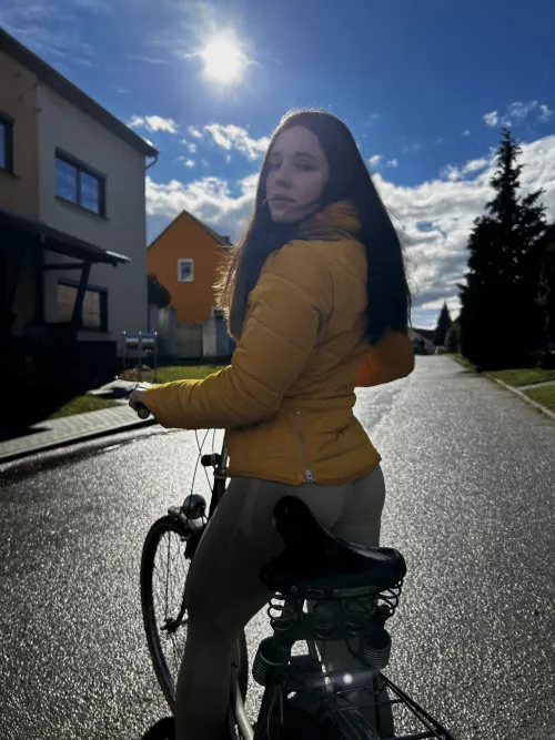 I just want to flex my ass in tight leggings.