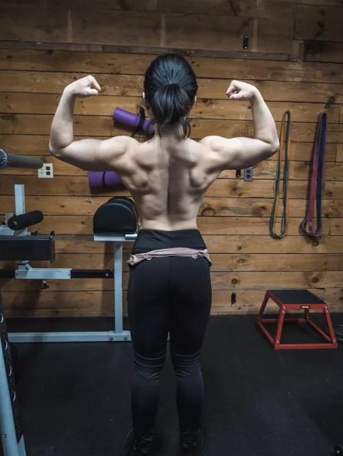 Love flexing in my leggings