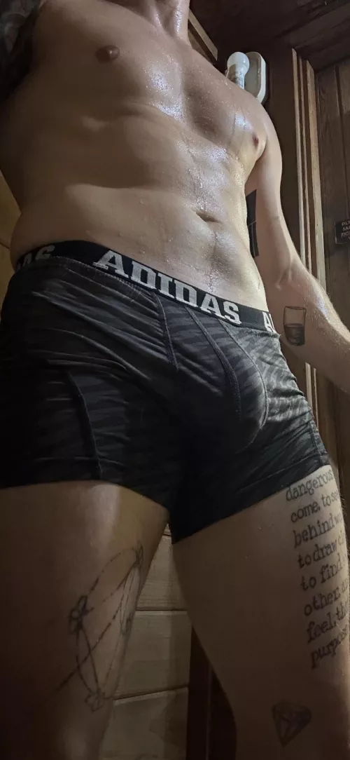Love showing my cock outline at the gym sauna
