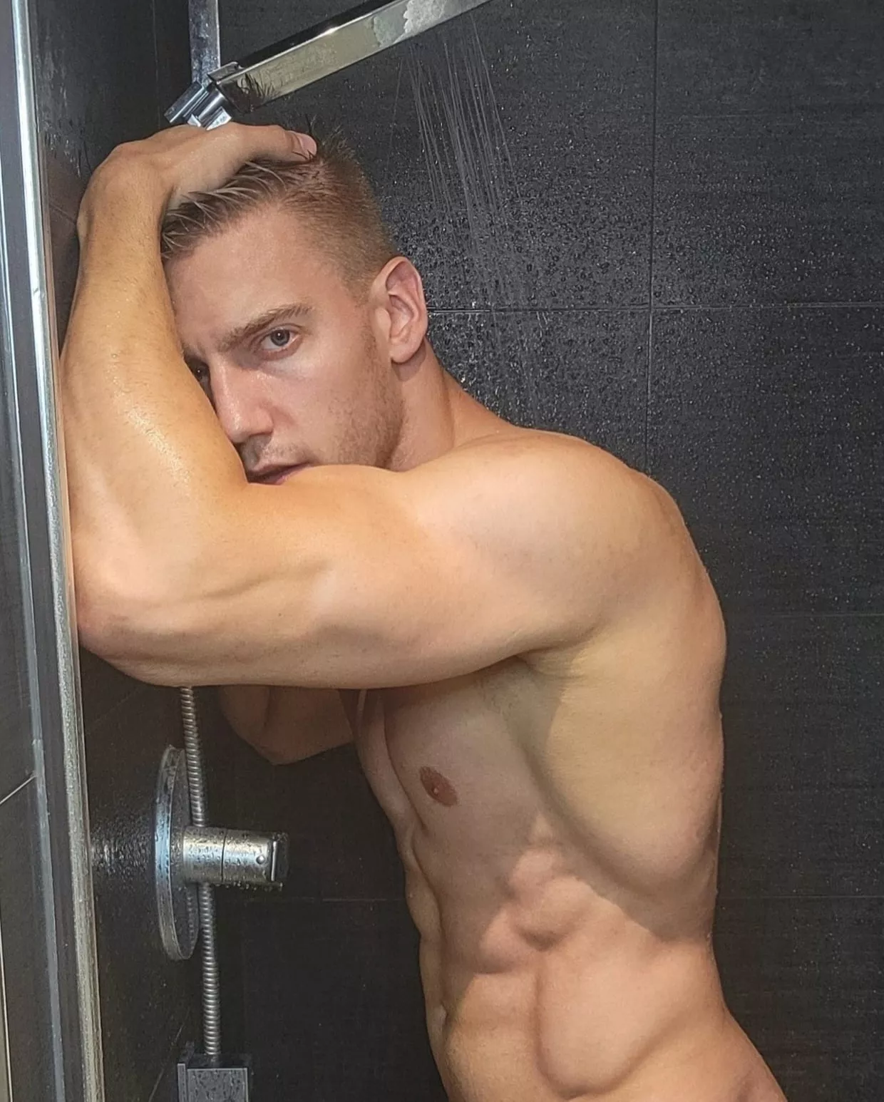 Need help to wash my back 😏..