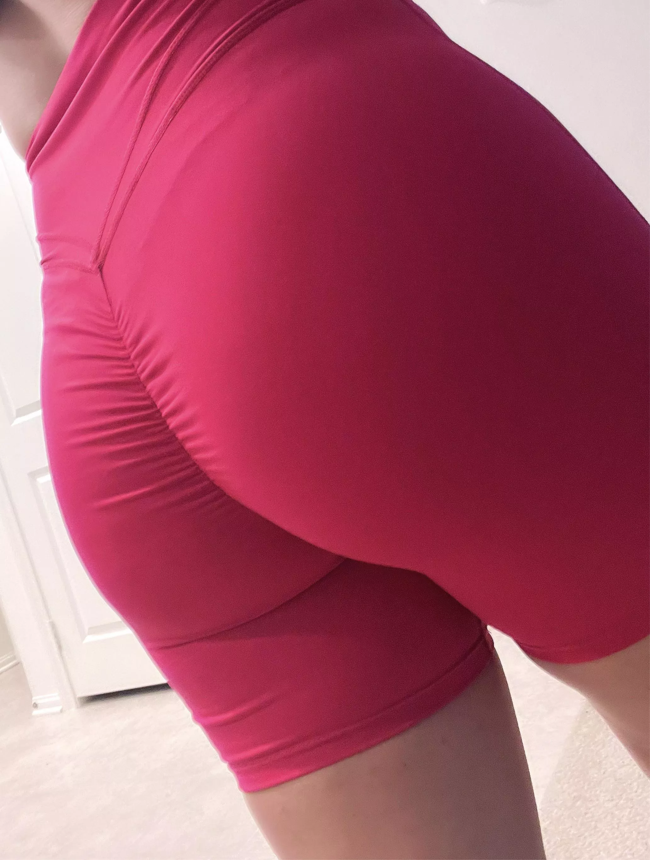 New leggings… what do you think? Too pink? 💕