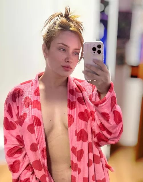 No makeup, no clothes, any problem for a 30 yrs woman?