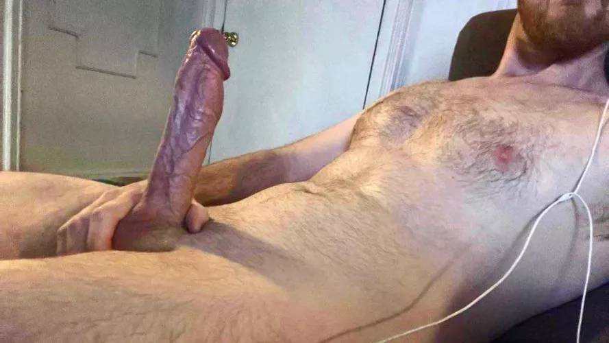 Oiled up and edging until you call and make me cum on video chat