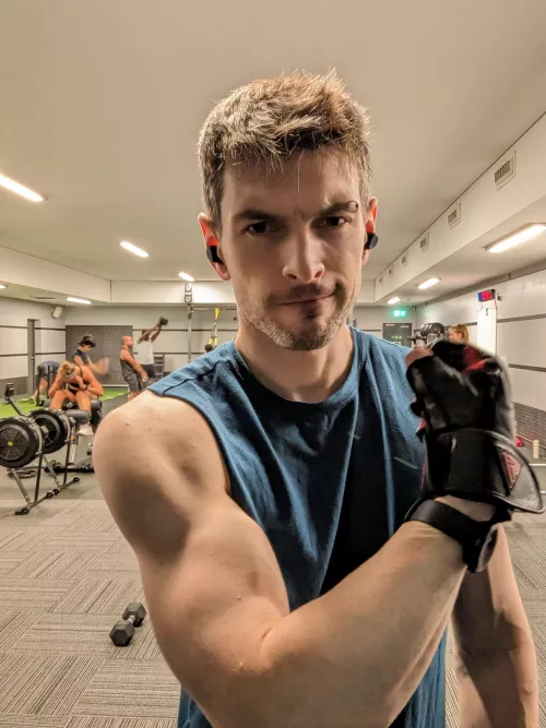 Proud of how my arms are coming along 💪