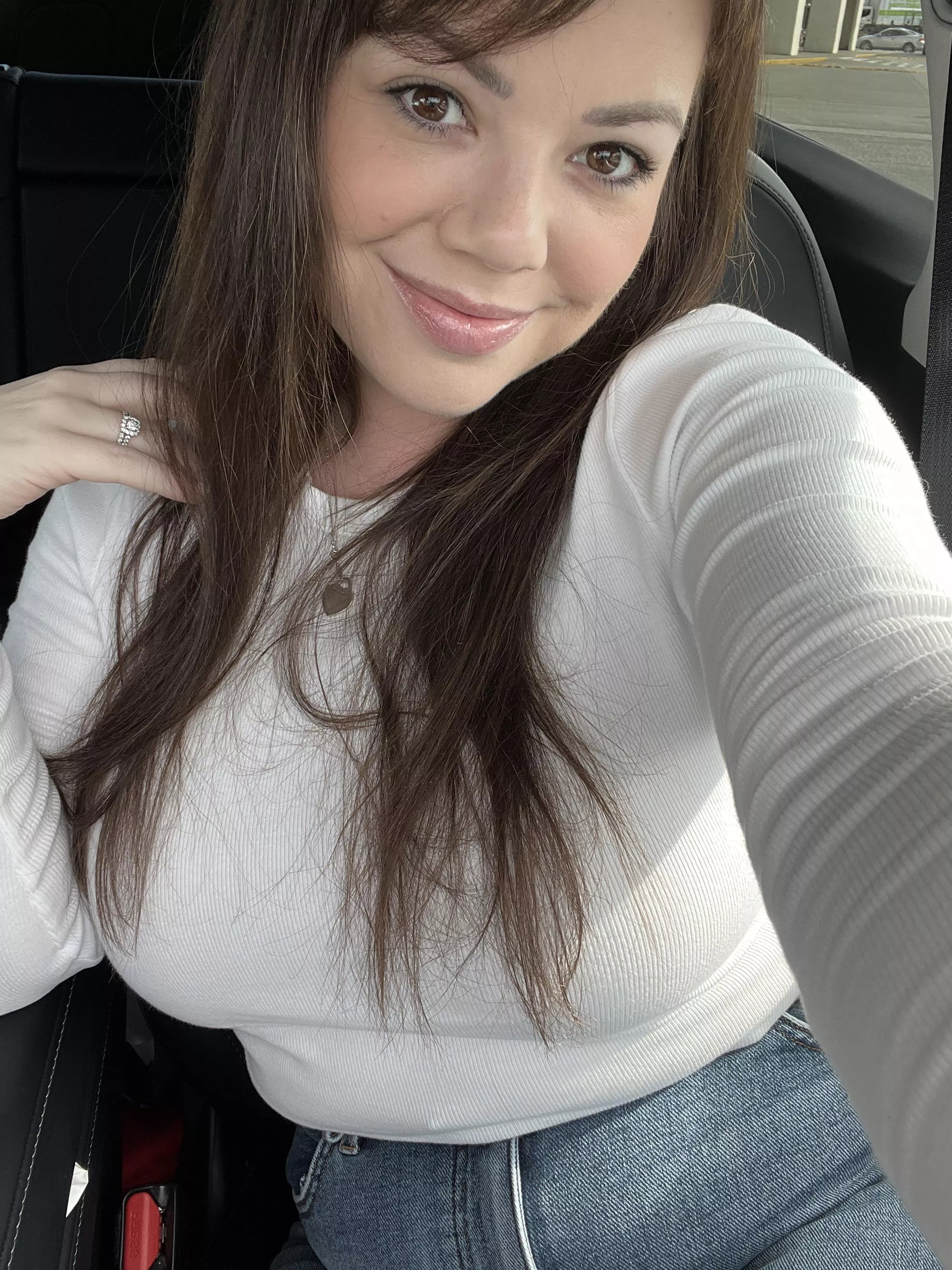 Queen of car selfies…